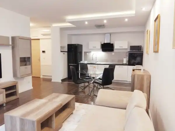 Kiadó újszerű téglalakás, Budapest, VIII. kerület 3 szoba 76 m² 462 E Ft/hó